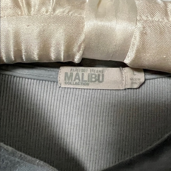 Barefoot Dreams Malibu Collection Lightweight Hoodie - Picture 2 of 5